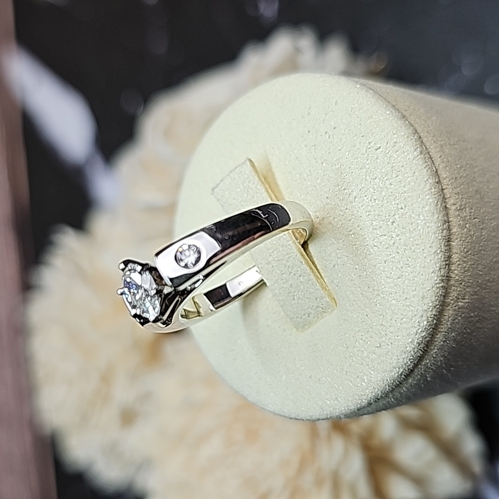 G/VVS1 0.58 OVAL DIAMOND CATHEDRAL SET 14 KT WHITE GOLD RING WITH APPRA… - Picture 6 of 16